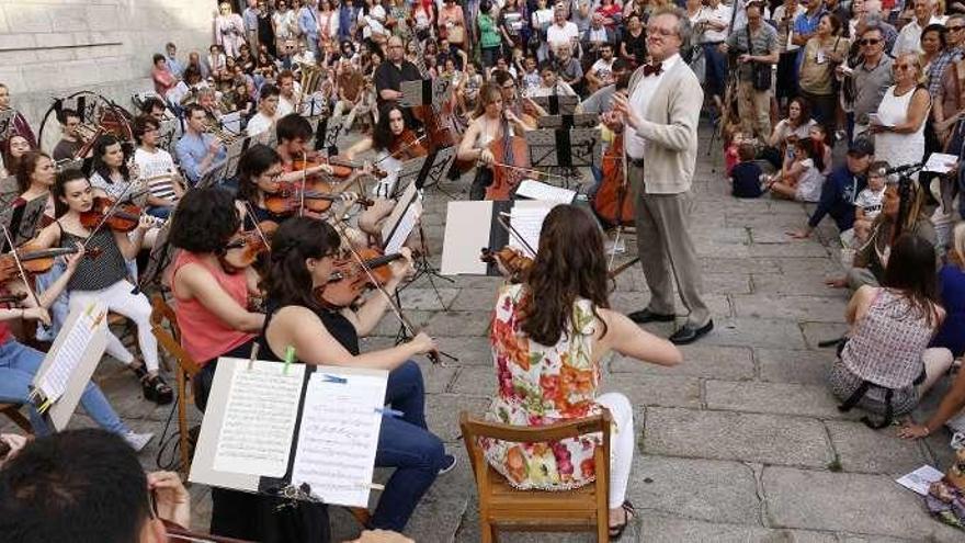 La agrupación, en el concierto de la plaza dela iglesia. // R. Grobas