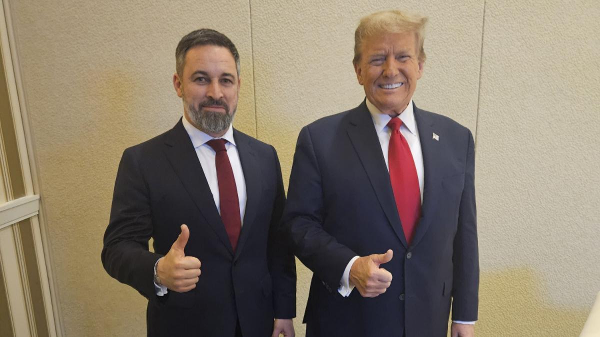 El presidente de Vox, Santiago Abascal, junto al presidente de EEUU, Donald Trump, durante la reunión que celebraron hace escasas fechas los seguidores del mandatario norteamericano.