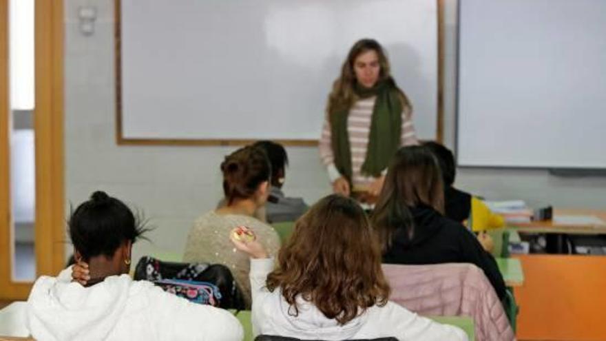 Una aula de l&#039;institut d&#039;educació Secundària Pla de l&#039;Estany, de Banyoles, ahir al matí.