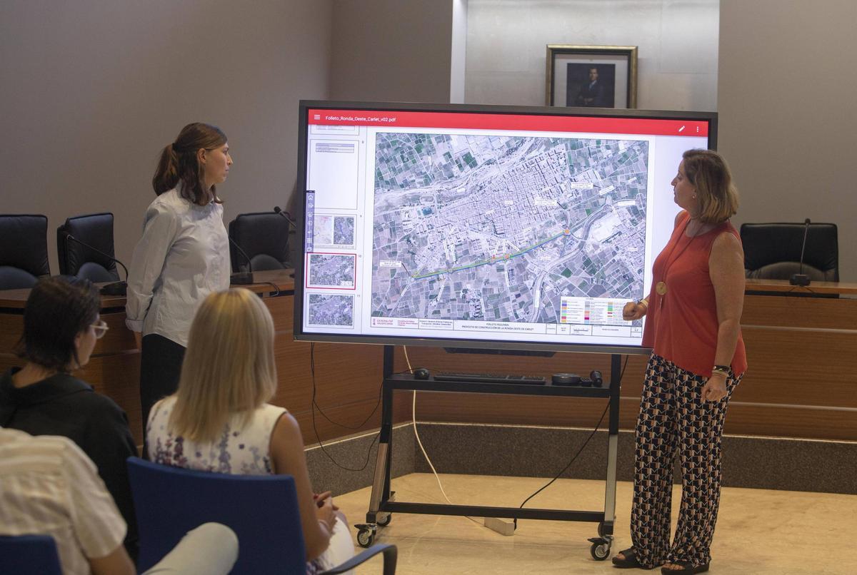 Trazado de la Ronda Oeste sobre un plano proyectado en la presentación del vial en el ayuntamiento.