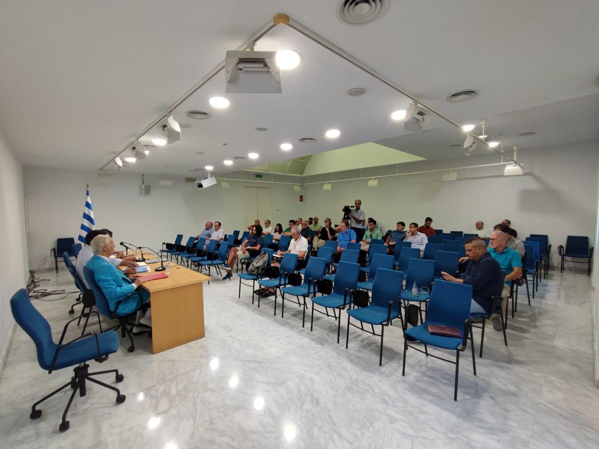 Vista general de la sala con los asistentes a la reunión