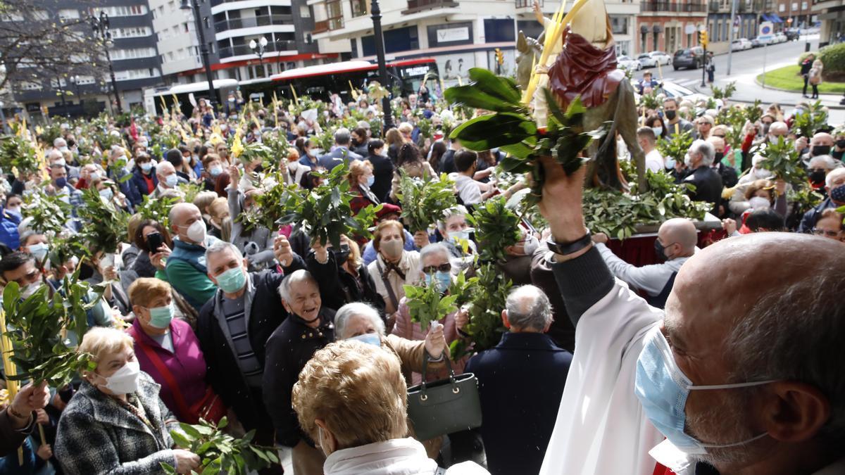 La Borriquilla por el paseo de Begoña.