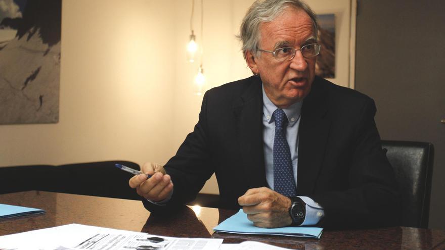 Carlos Turró deja la presidencia de Cleop