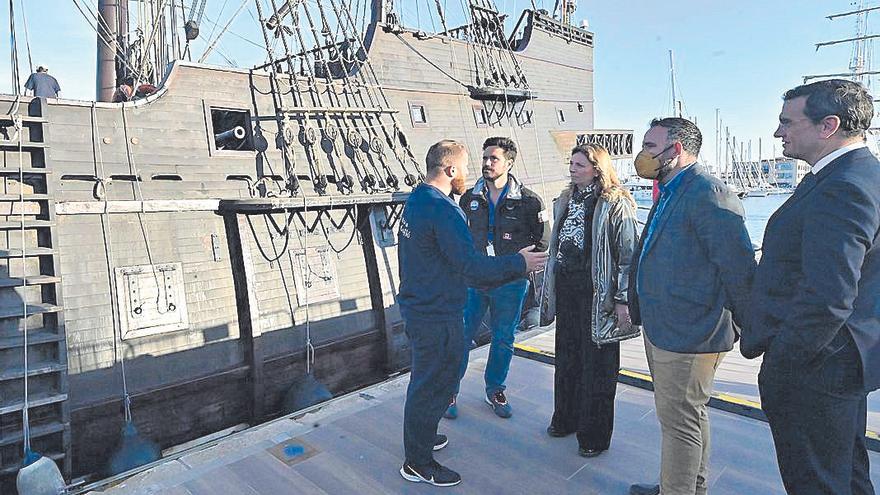 Viota, Marco y Simó, ayer, en el Moll de Costa.