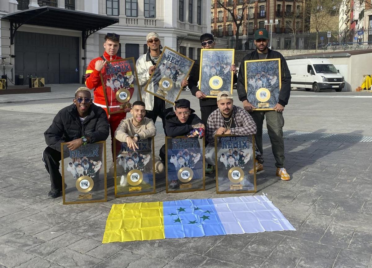 Los siete artistas canarios de ‘Cayó la noche Remix’.