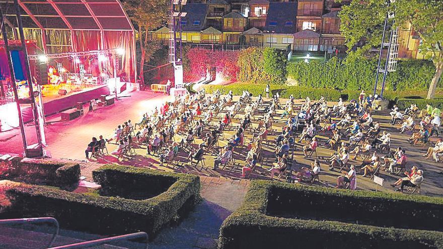 La banda municipal de música Santa Orosia actuó el jueves en la plaza San Lure.