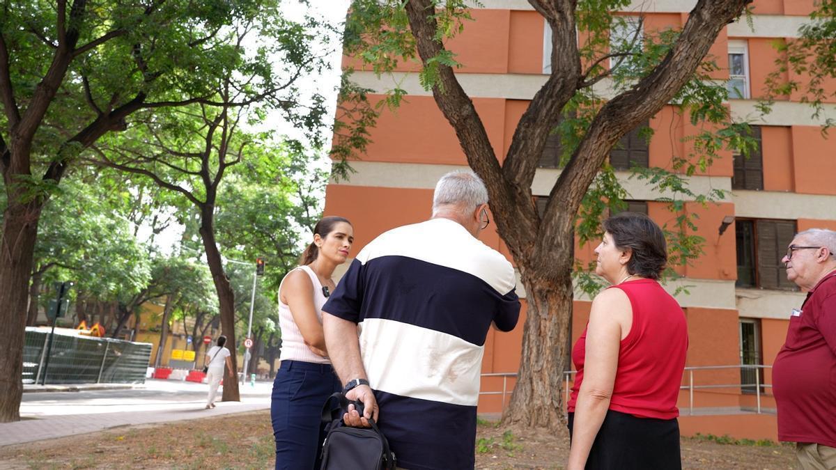 Dirigentes del PSOE este jueves en el barrio murciano de La Paz.