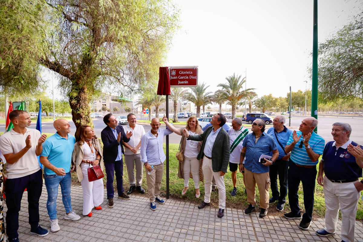 Inauguración de la Glorieta Juan García Díaz 'Juanín'