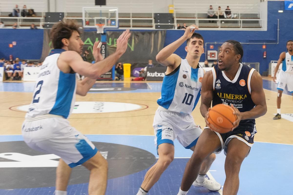 EN IMÁGENES: Así fue la victoria del Alimerka Oviedo Baloncesto en la cancha del Gipuzkoa Basket (79-93)