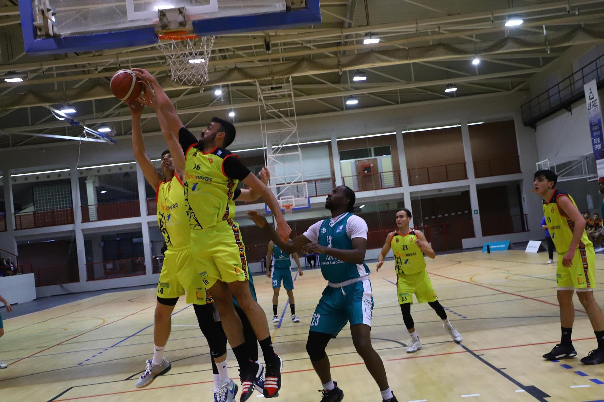 El derbi Camper Eurogaza UCB - Climanavas Agrometal Peñarroya en imágenes