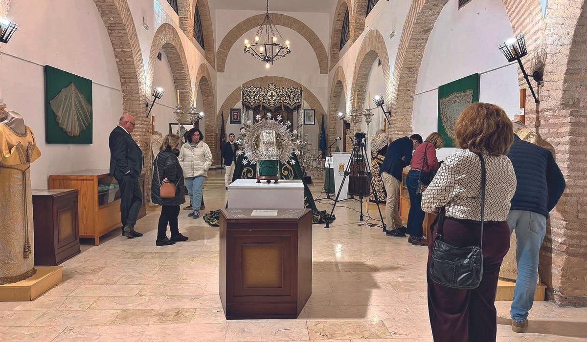 El centenario de la Esperanaz de La Rambla dio pie a una relevante muestra del Patrimonio histórico y artístico de la cofradía.