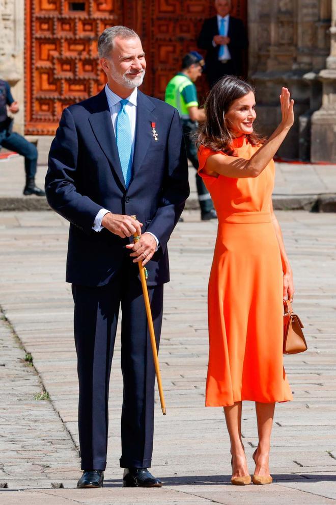 El rey Felipe VI y la reina Letizia, con vestido de Vogana, en Santiago de Compostela