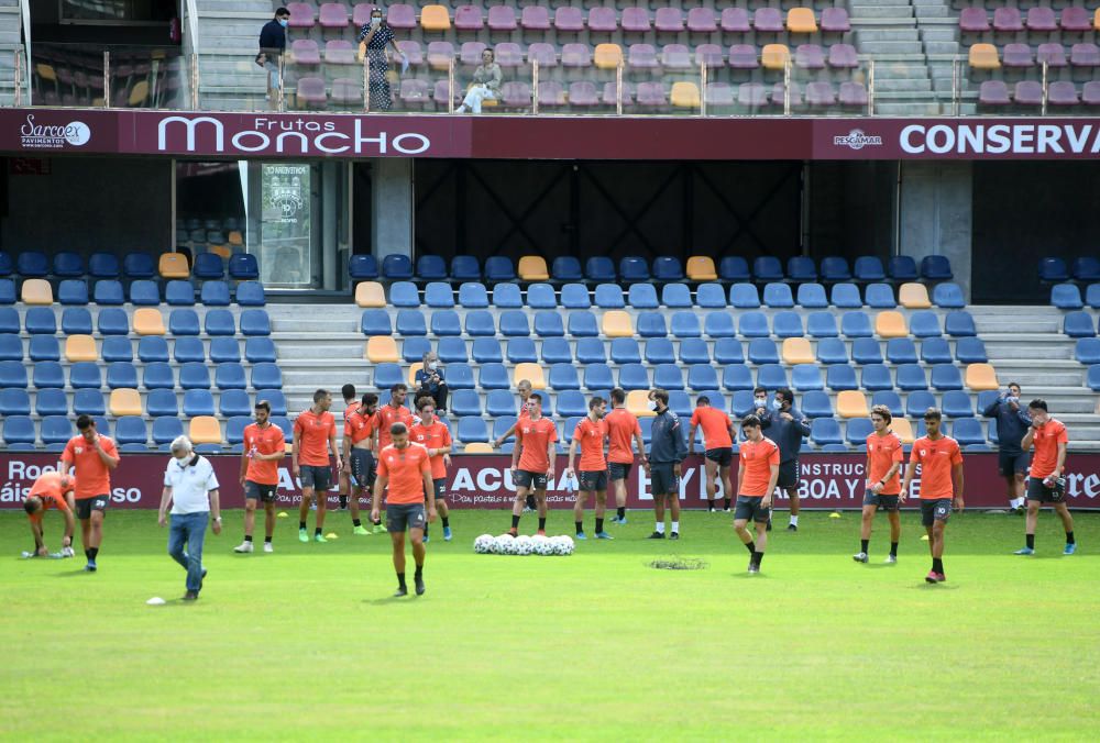 El Pontevedra CF vuelve al césped con muchas caras nuevas