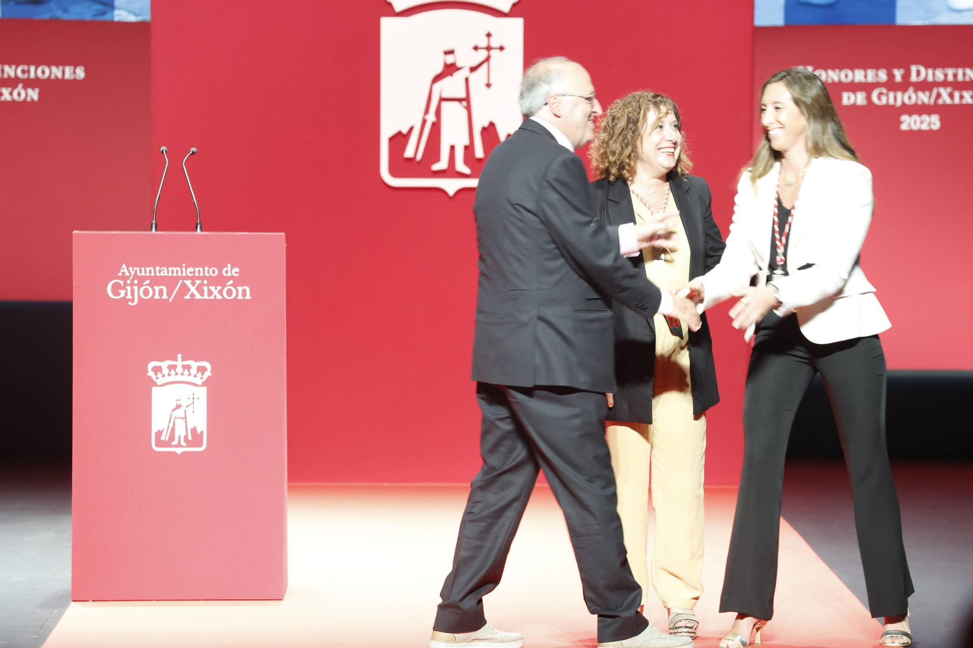 La entrega de medallas y distinciones de Gijón, en imágenes