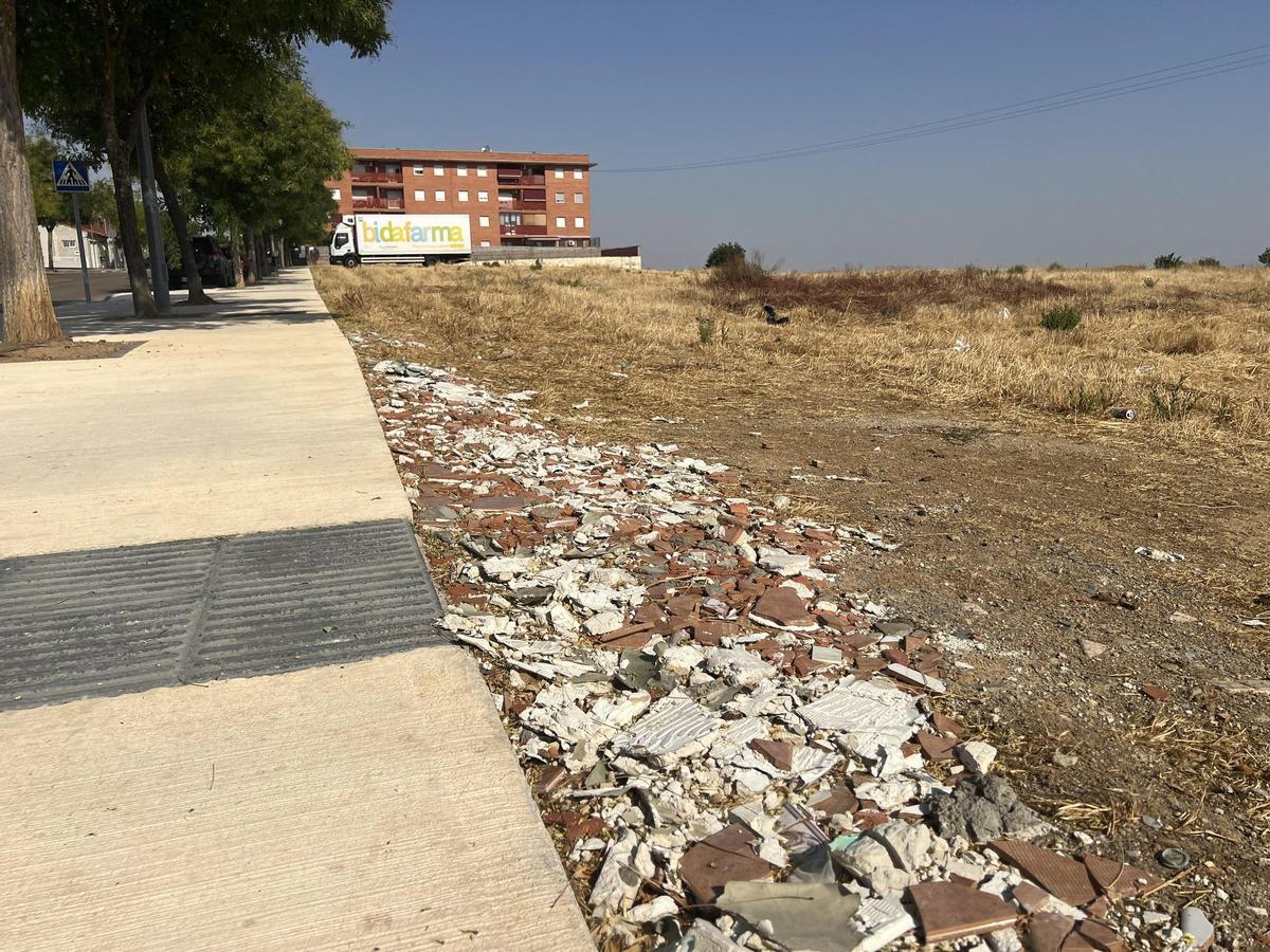 Quejas por el descuido del residencial Gredos, en Cáceres