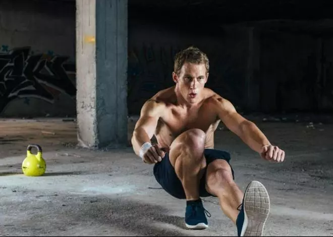 El sencillo entrenamiento de los marines para quemar grasa y ganar músculo en un mes