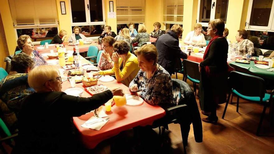 Fiesta fin de año de &quot;La Peñona&quot; de Salinas