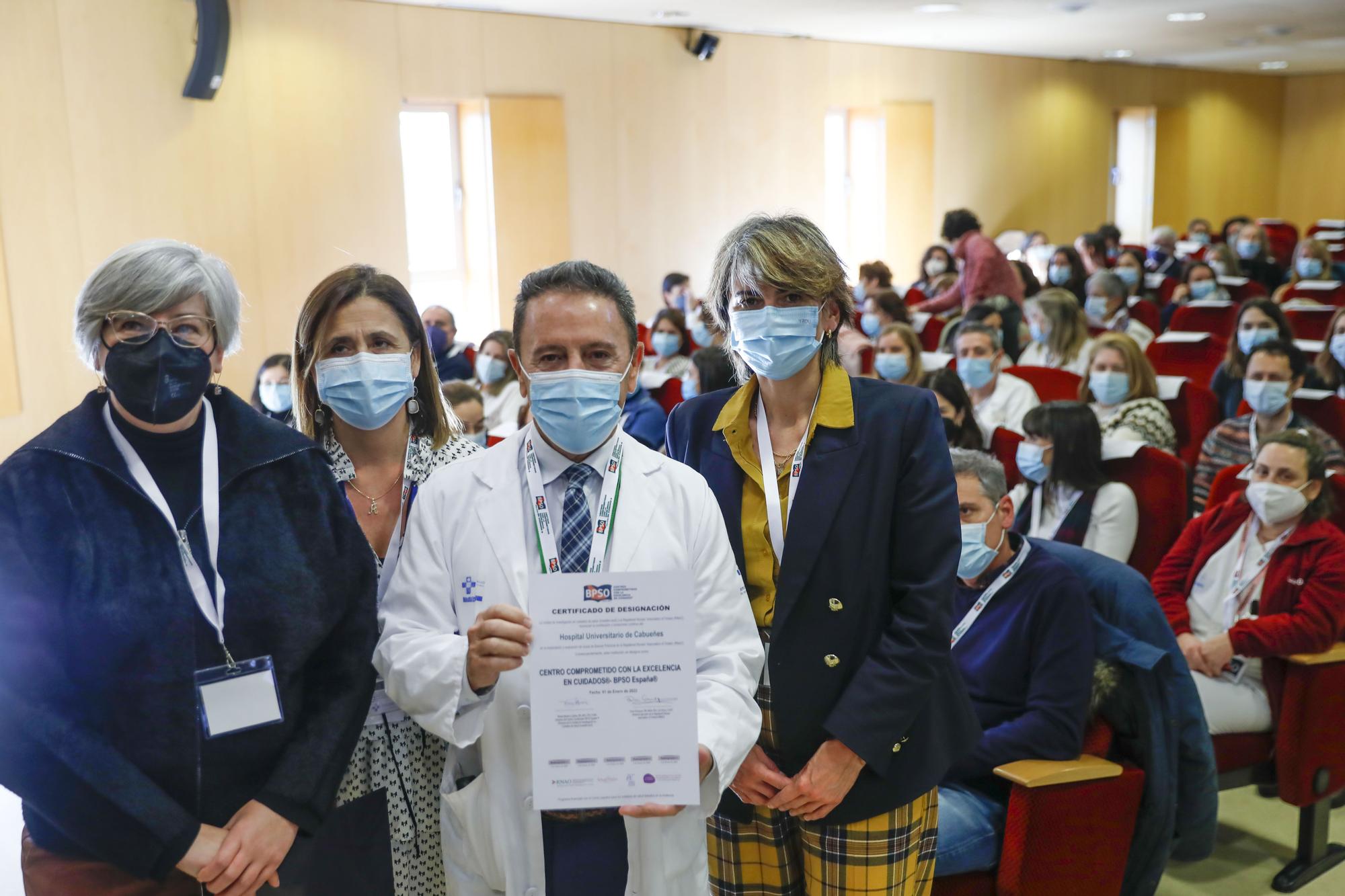 En imágenes: Cabueñes recibe la acreditación como "Centro Comprometido con la Excelencia en Cuidados".