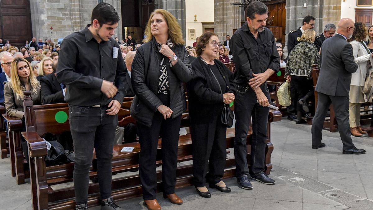 Funeral en Santa Ana por la familia grancanaria fallecida en un accidente de tráfico en Rumanía