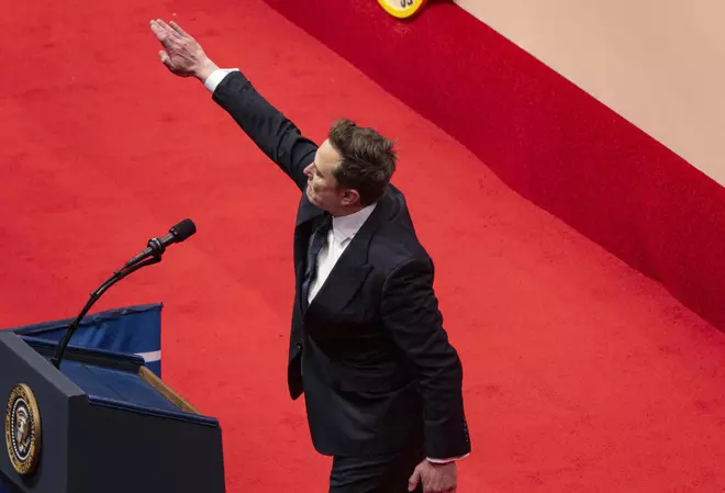 El gest d'Elon Musk en els actes d'investidura de Trump que recorda la salutació nazi