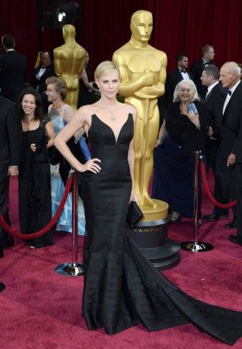 Charlize Theron en la alfombra roja.