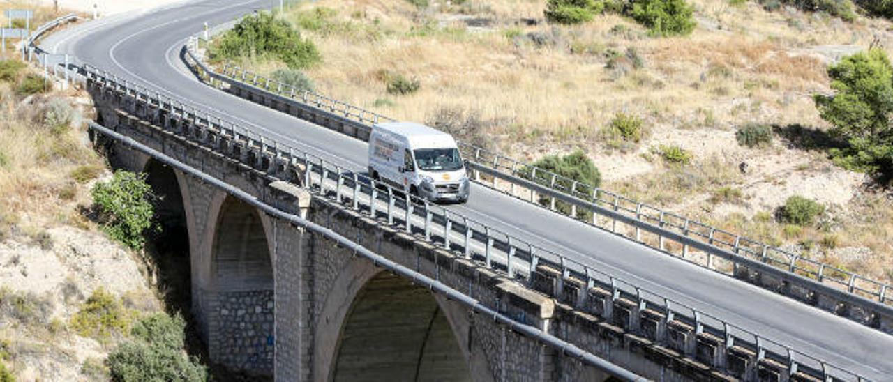 El derribo del puente de Orxeta obligará a los vecinos a dar un gran rodeo por Finestrat