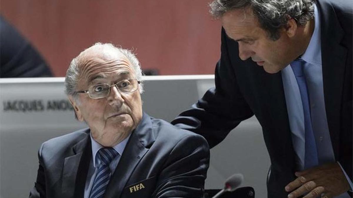 Ayer supimos que Blatter y Platini son tal para cual, nadie tiene las manos limpias