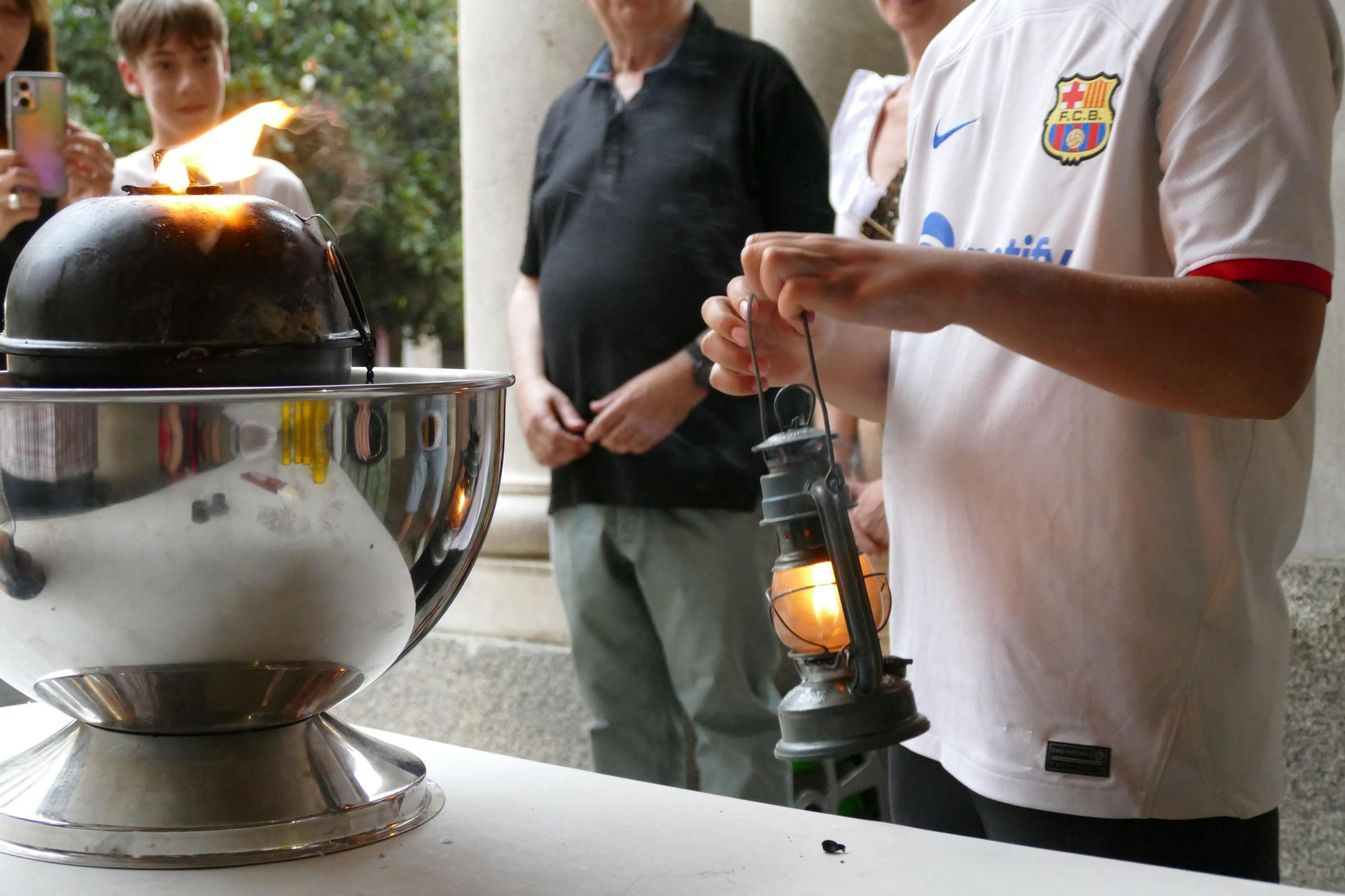Figueres rep la Flama del Canigó i reparteix la llum de la catalanitat per tota la comarca
