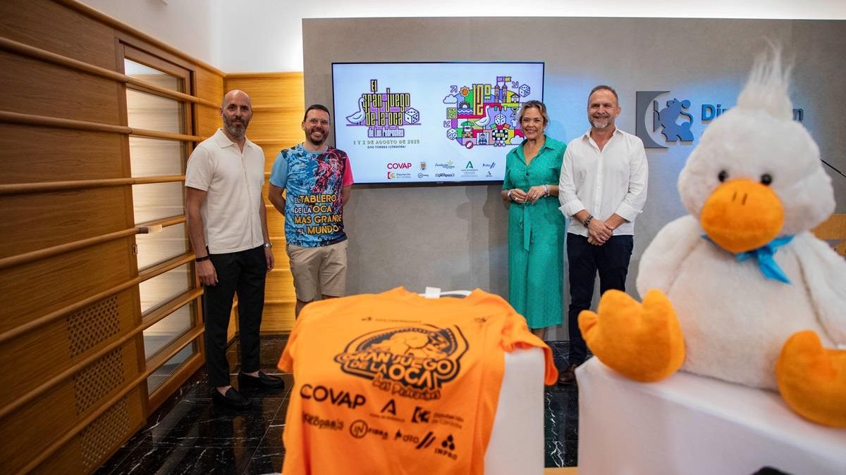 Presentación de El Gran Juego de la Oca de Dos Torres, este lunes, en la Diputación de Córdoba.