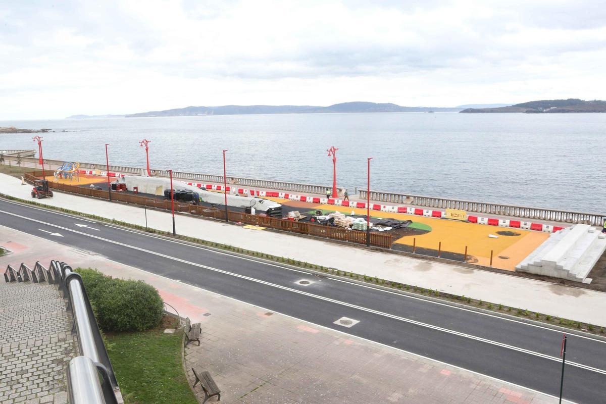 Últimos retoques en la obra del paseo marítimo de A Coruña