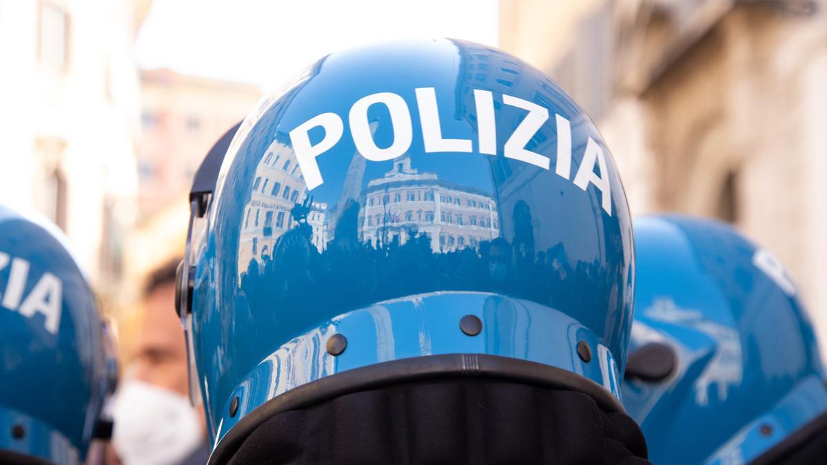 Cascos de policías italianos.