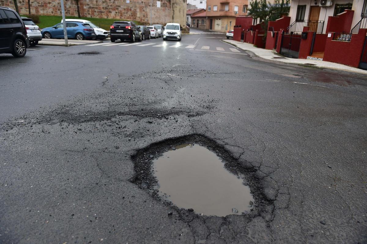 Fotogalería | Baches cada vez más profundos en Plasencia
