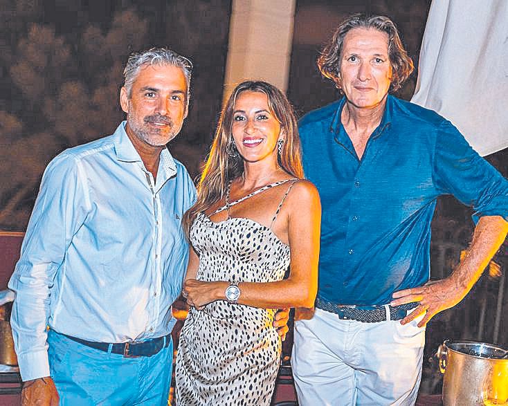 David Ferragut y Johana Eva junto a un amigo. | Roberto Tapia
