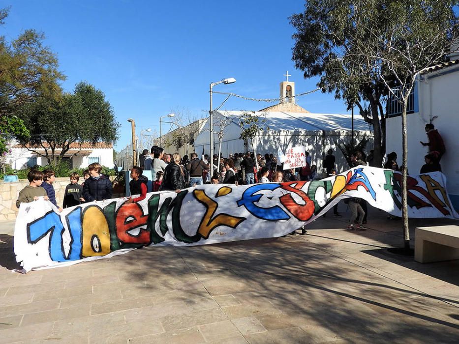 Manifestación para reclamar un nuevo colegio en Sant Ferran