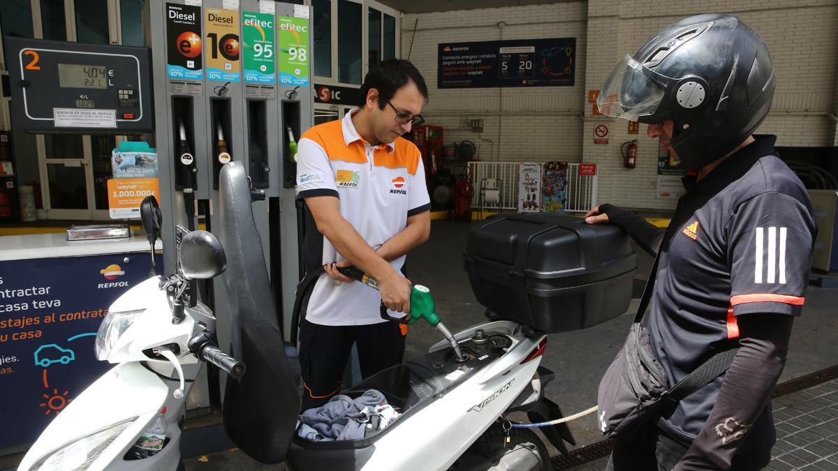 Una gasolinera en Barcelona Una gasolinera en Barcelona