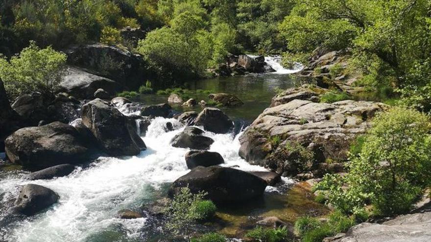 Rescatan a un hombre que sufrió una caída en las pozas de Aranza en Soutomaior