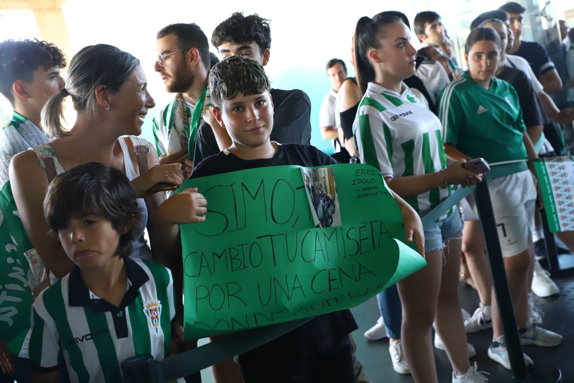 El Córdoba CF vuelve a casa tras el penúltimo paso hacia el ascenso