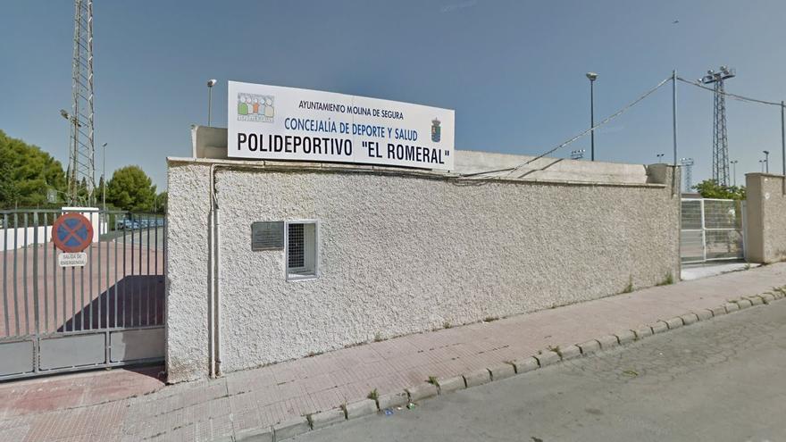 Muere un septuagenario tras caer por la escaleras de un polideportivo de Molina