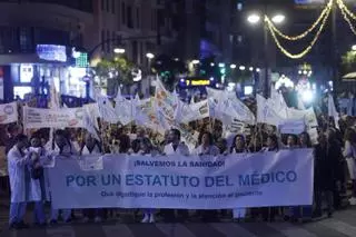 Los médicos cierran su tercera huelga en un año con una manifestación en València