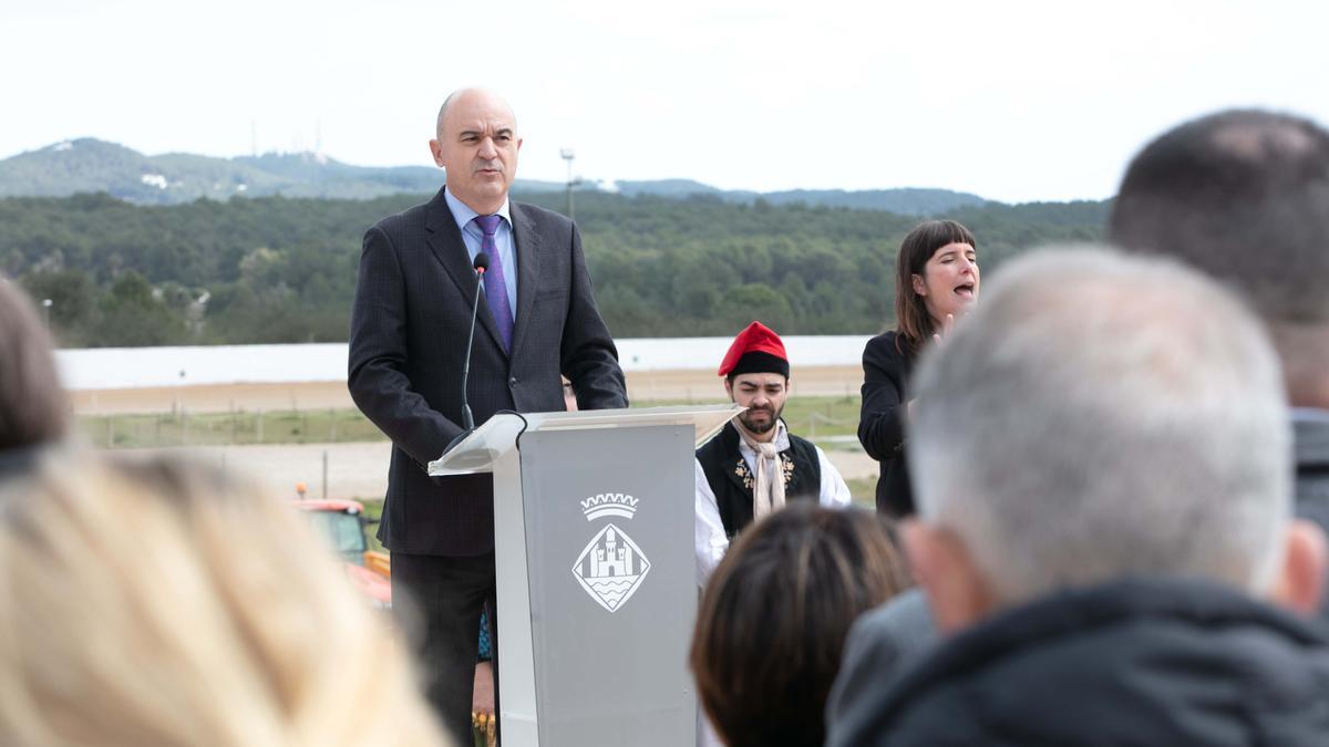 El presidente del Consell de Ibiza, Vicent Marí, durante su discurso en el hipódromo de Sant Rafel. | V.M.