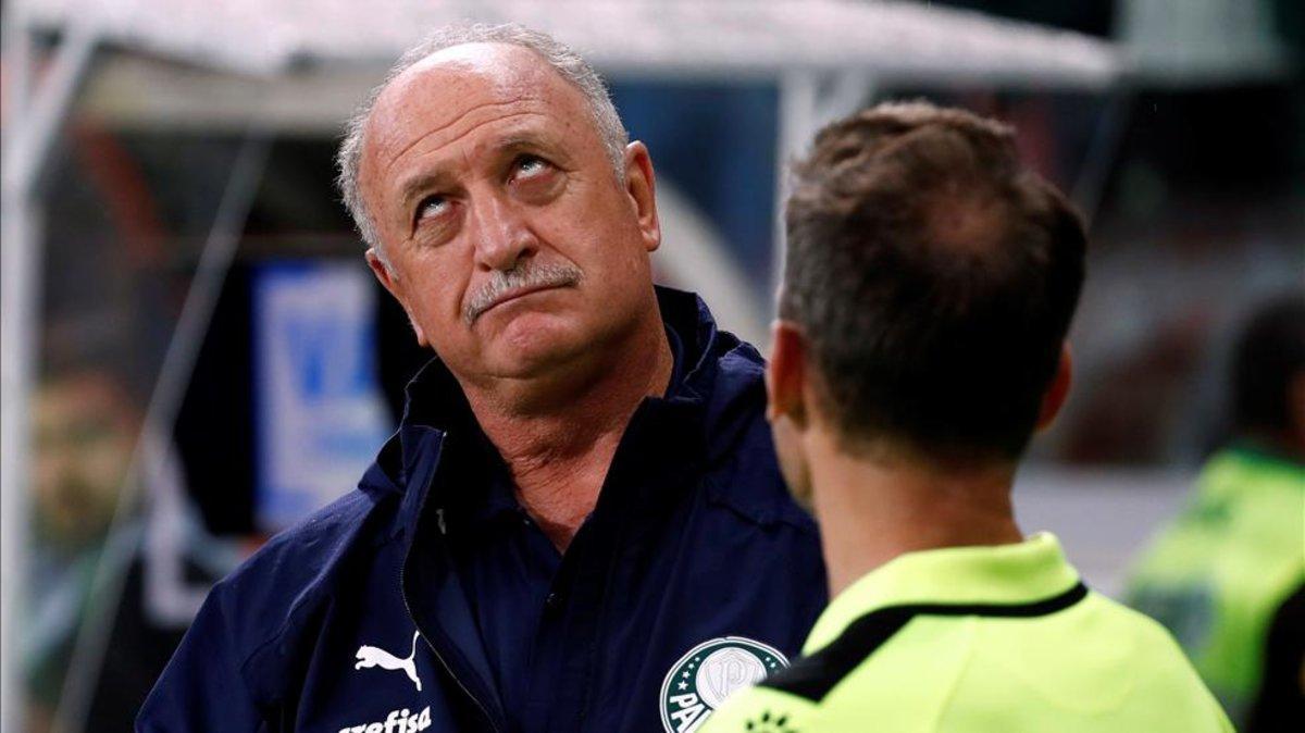 Scolari mete la pata en rueda de prensa con una broma de mal gusto sobre los accidentes aéreos
