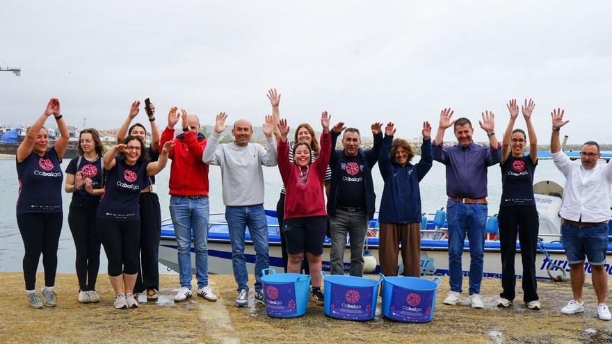Miembros del proyecto Cabalga, una iniciativa de la asociación que busca recuperar gorgonias y devolverlas a su hábitat natural. |  A.