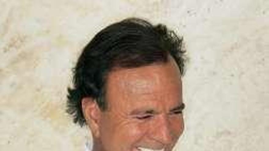 Julio Iglesias.