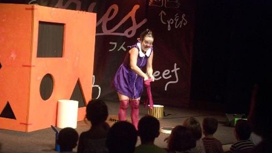 Taller infantil de clowns y expresión artística en el edificio Hucha