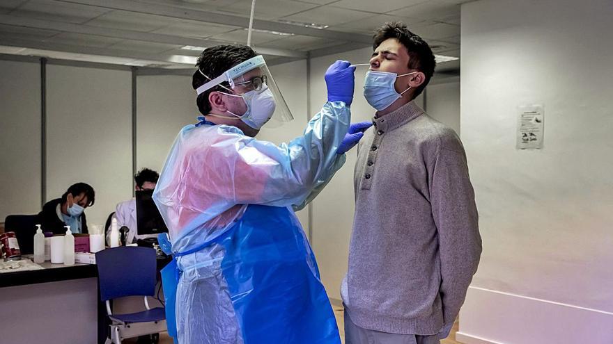 Sanidad reúne la ponencia de alertas tras el brote de estudiantes en Mallorca