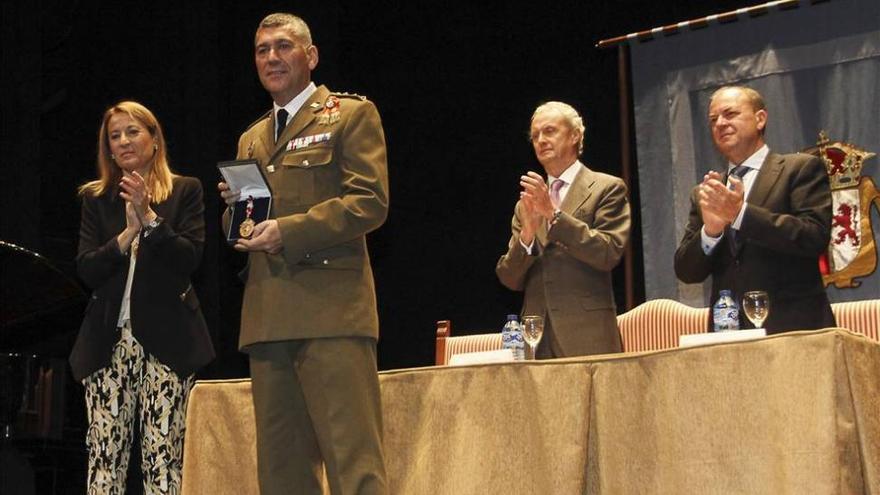 El ministro de Defensa ratifica el futuro del Cefot de Cáceres como centro de formación de tropa