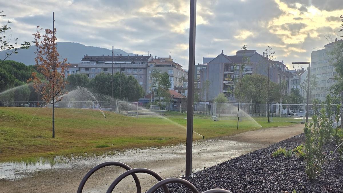 La pradera de O Ramal, donde aún quedan algunas de las vallas del Atlanctic Fest, esta mañana.