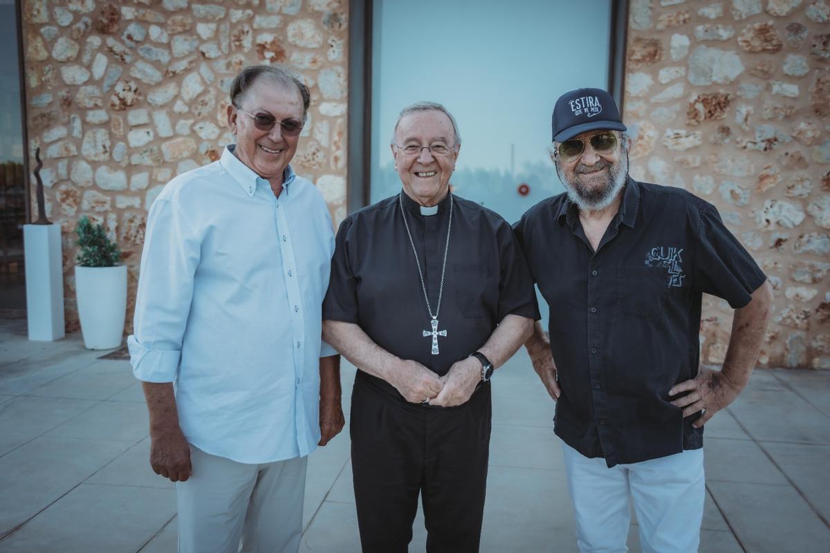 El empresario Rosselló, junto al obispo y Tomeu Penya