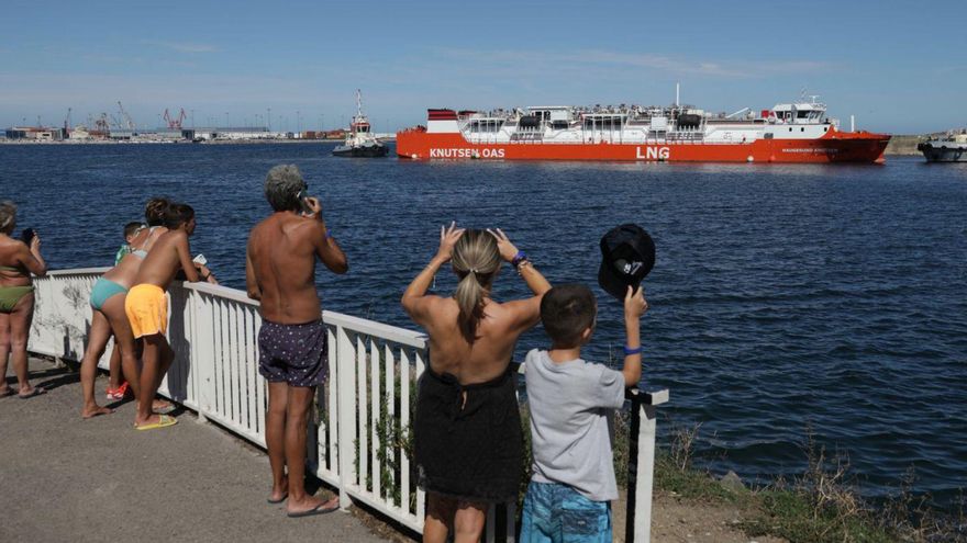 Armón lleva a El Musel el barco de aprovisionamiento de gas