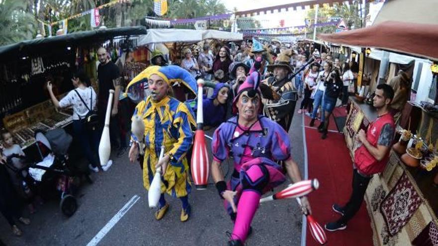 Un instante de la inauguración de la edición del año pasado del Festival Medieval de Elche en el Paseo de la Estación.